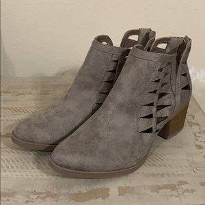 NEW! ANKLE BOOTS WITH CUTE CUT OUT DETAIL